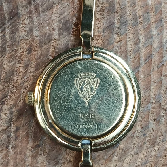 Gucci 11/12 Bezel Change Gold Tone Watch Authentic & Working - Picture 5 of 13